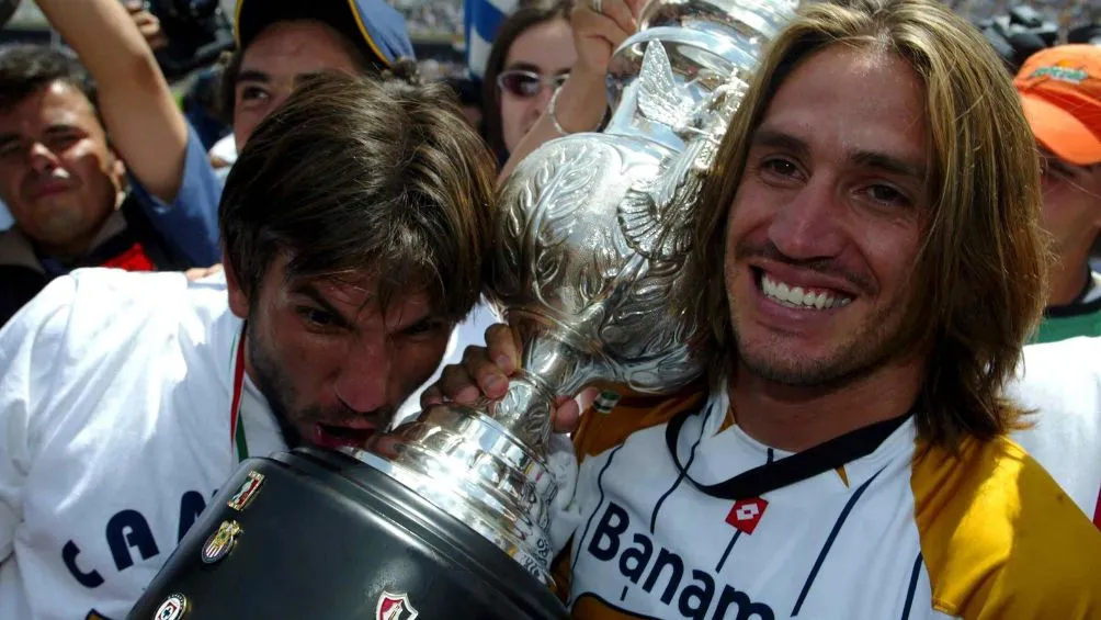 Marioni celebra un campeonato con Pumas | MEXSPORT