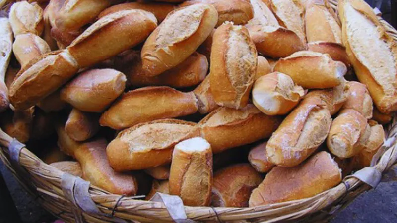 El bolillo no puede faltar en la mesa de todos los mexicanos / Redes Sociales