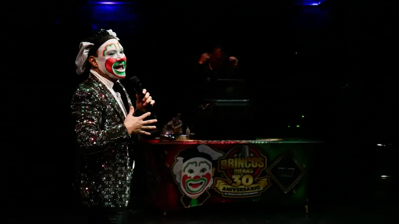 Brincos Dieras ha sido criticado por su forma de tratar a las mujeres en sus show / FB: @brincosdierasofficial