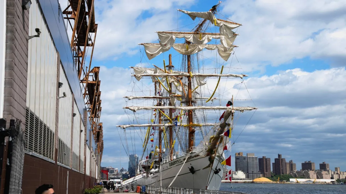 El barco estuvo varias semanas en reparación para volver a casa / Redes Sociales