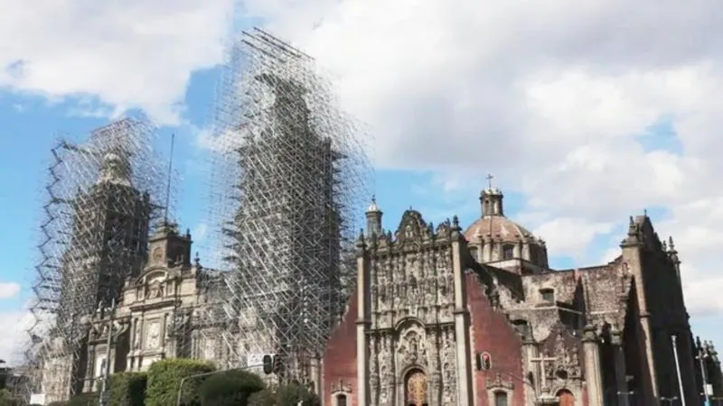 Por el momento no existe riesgo de que se pudiera caer / Redes Sociales