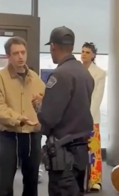 Su manager habló con los agentes para que los liberaran / Redes Sociales