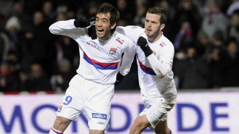 Delgado celebra un gol con el Lyon | UEFA.com