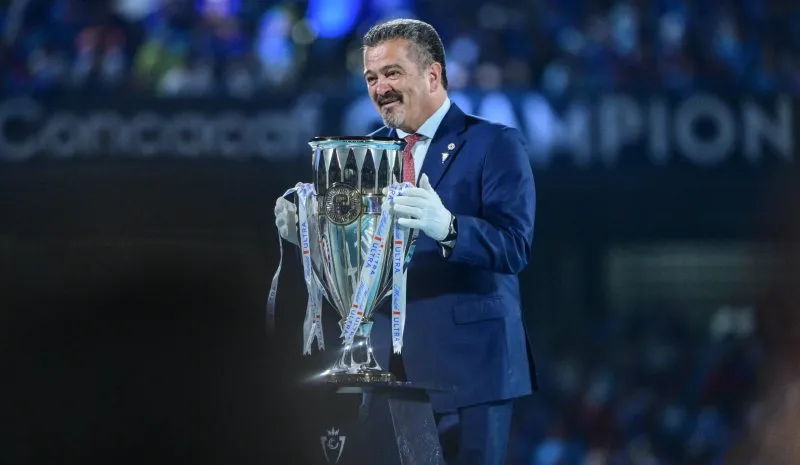 Hermosillo con trofeo