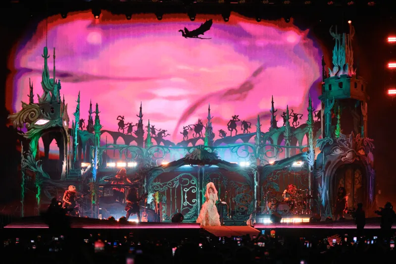 El escenario se convirtió en un castillo para el show de Chappell / Cortesía OCESA