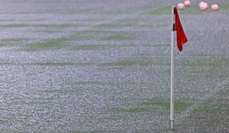 Cancha del Akron por fuertes lluvias