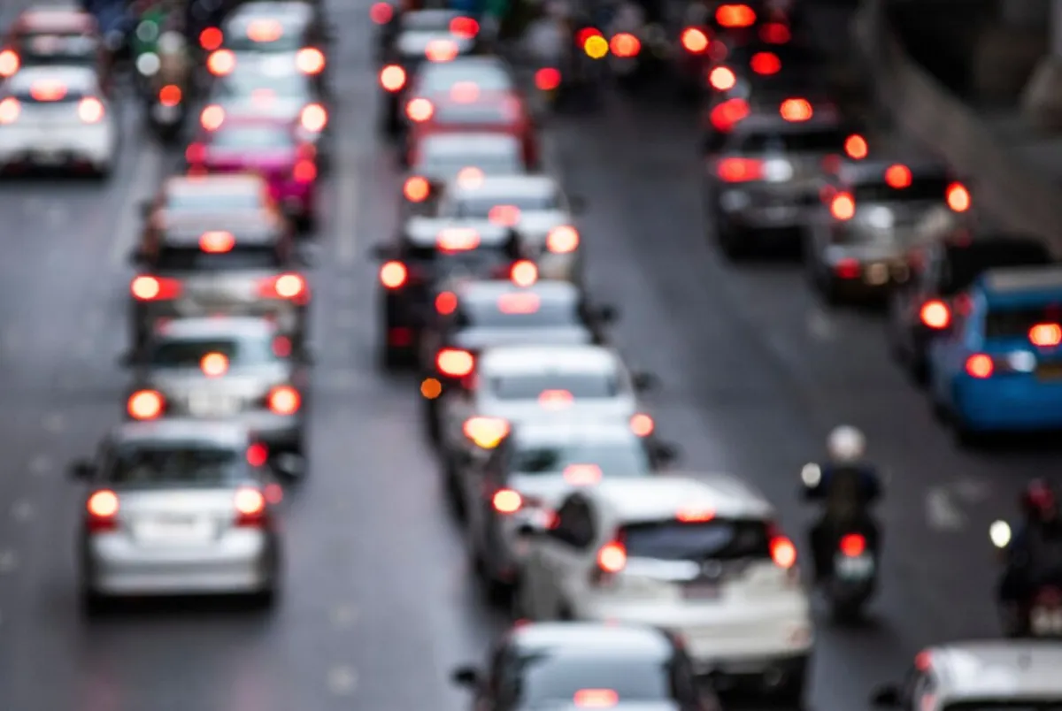 Revisa todos los días el Programa No Circula para evitar alguna multa / FREEPIK