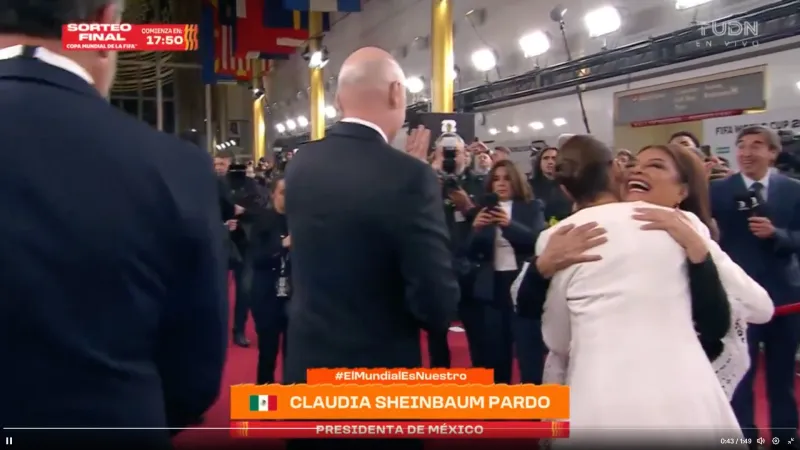 En su paso por la alfombra roja, se encontró con Clara Brugada / Redes Sociales