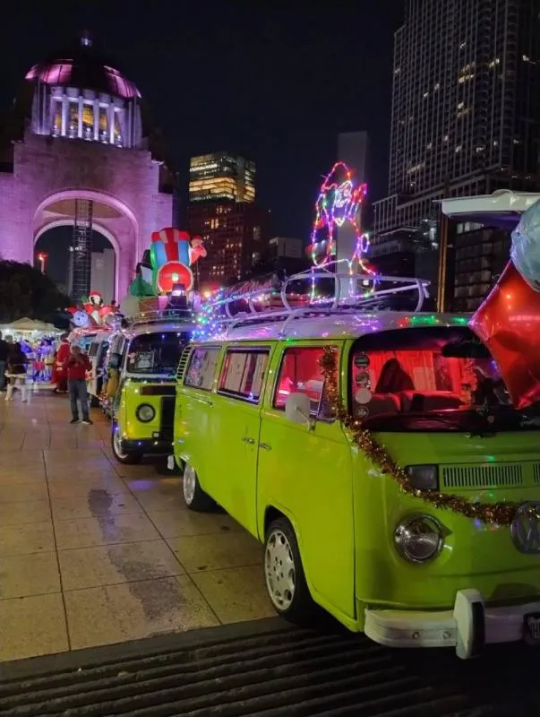 La caravana ya es un evento clásico como las combis que desfilan / Redes Sociales