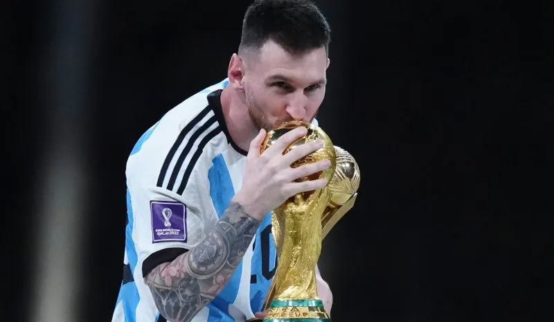 Messi con la Copa del Mundo