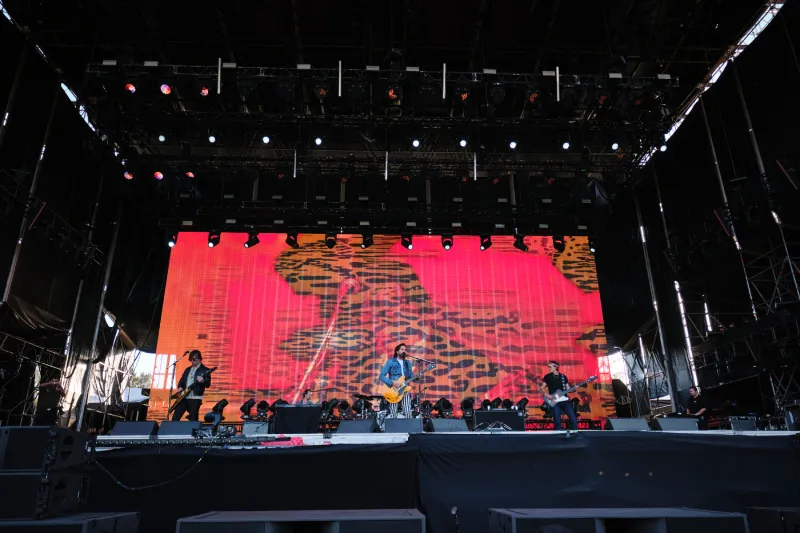 La banda Jet fue la primera en poner el ambiente en el escenario principal / Cortesía OCESA