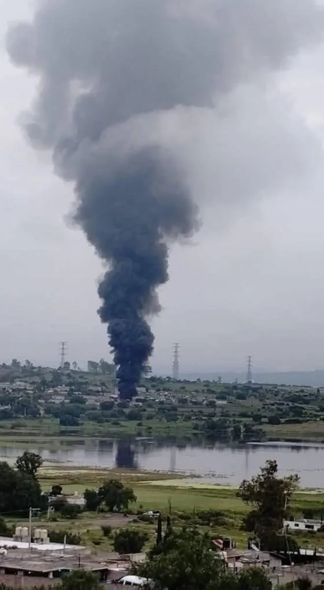 La columna de humo se podía apreciar a kilómetros / Redes Sociales