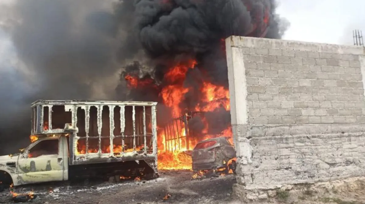 No se reportan personas heridas, solo dos autos quedamos / Redes Sociales