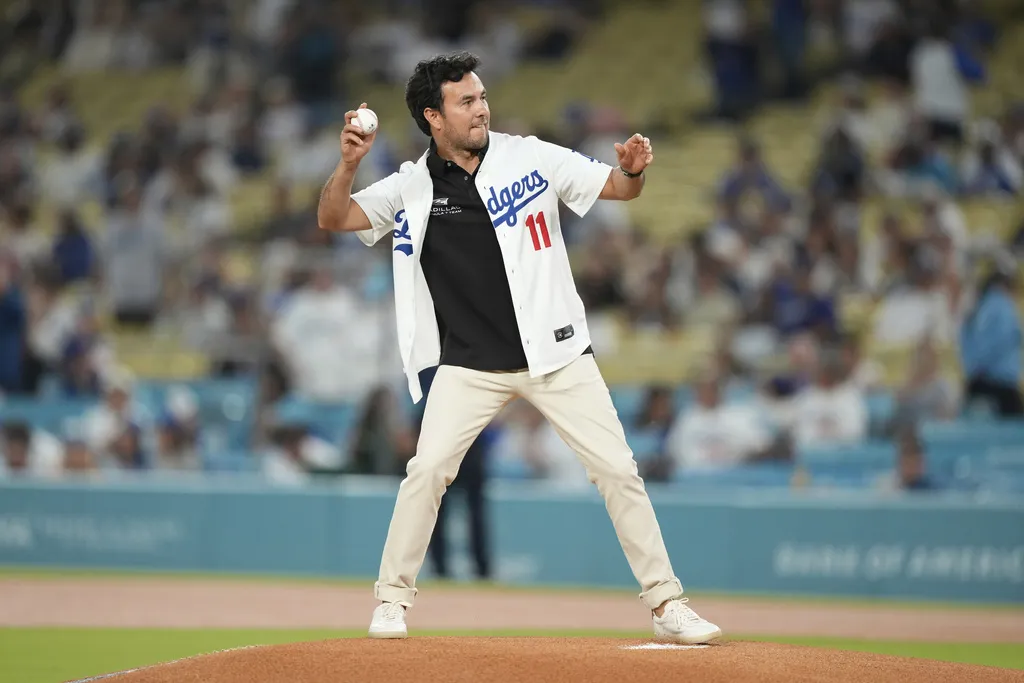 Checo lanzando en el Dodger Stadium | AP