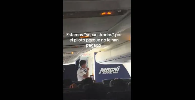 El piloto explicó la situación a los pasajeros a través del sistema de altavoces de la aeronave. / captura de imagen