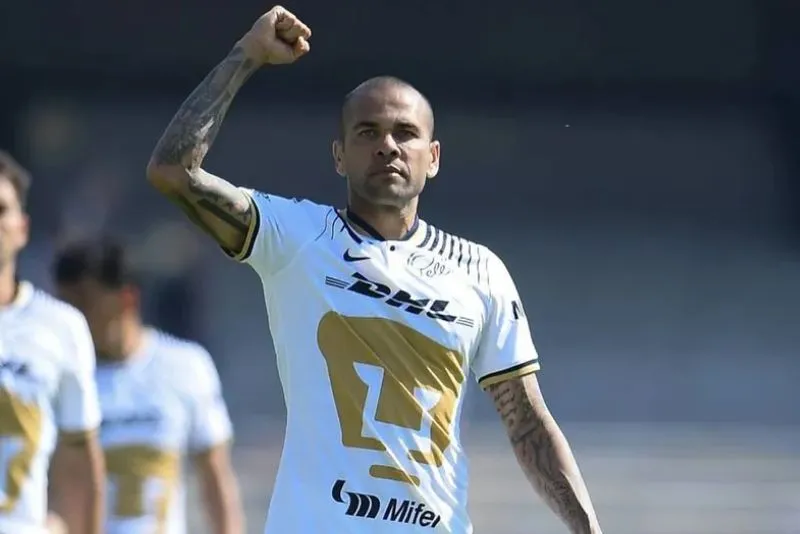 Dani Alves jugando para los Pumas | IMAGO7