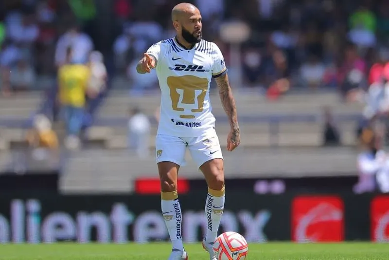 Dani Alves jugando para los Pumas | IMAGO7