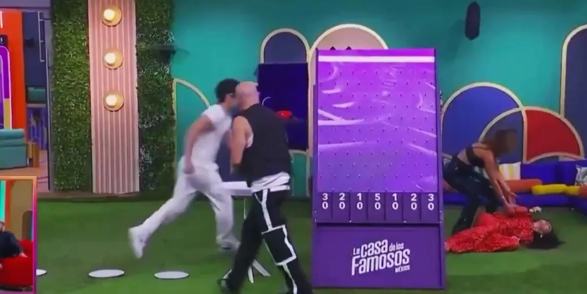 Dalílah resbaló de una escalera y se fue directo al piso / Redes Sociales