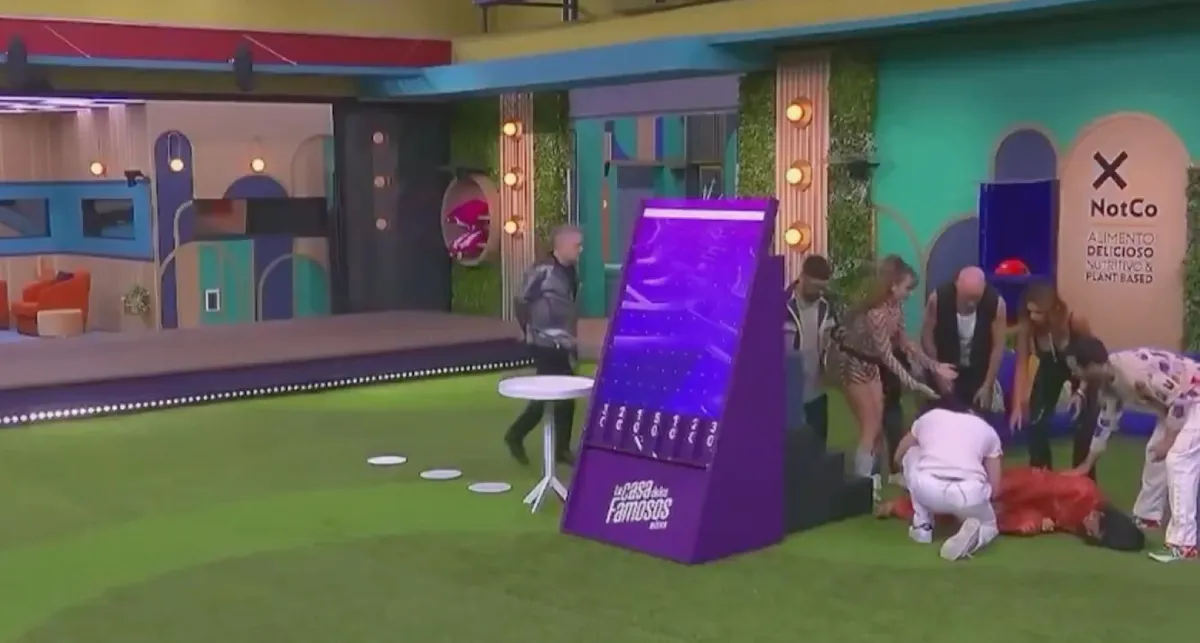 La actriz fue auxiliada por sus compañeros y fue llevada a la enfermería / Redes Sociales