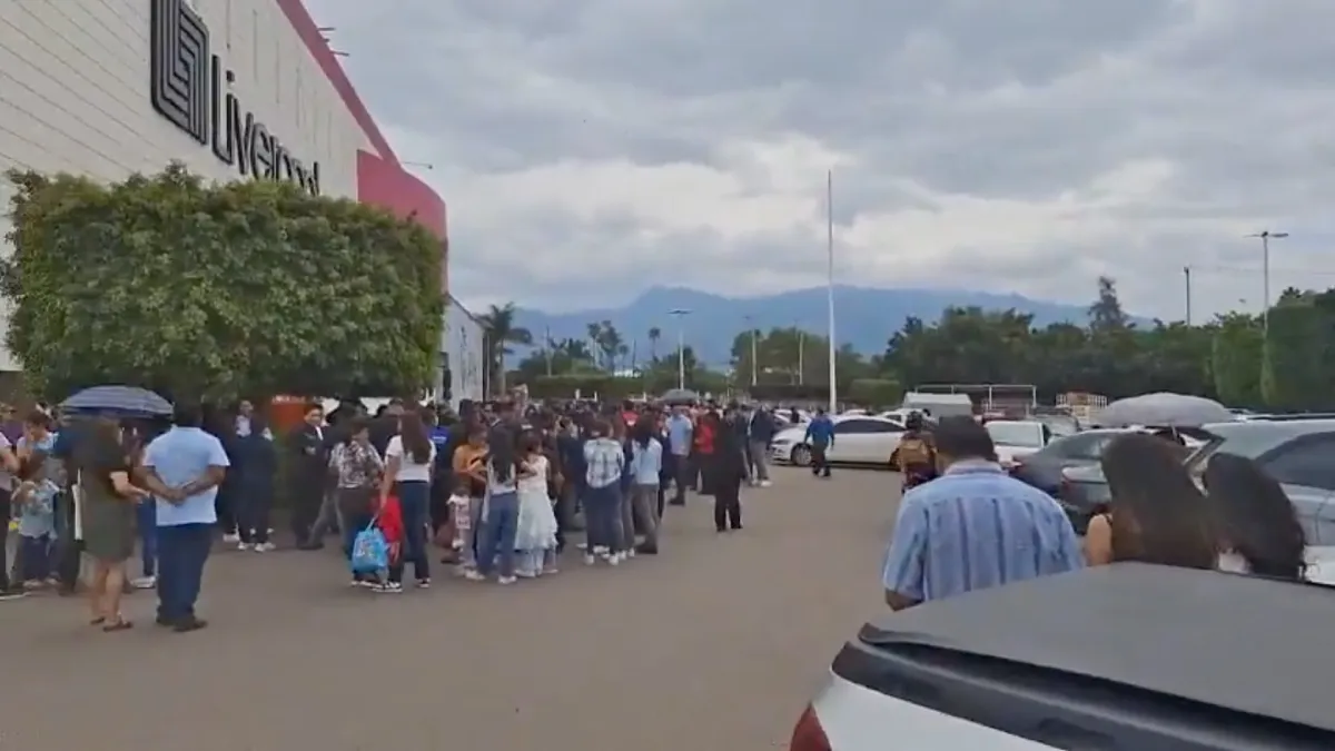 Las personas fueron desalojadas de algunos centros comerciales / Redes Sociales