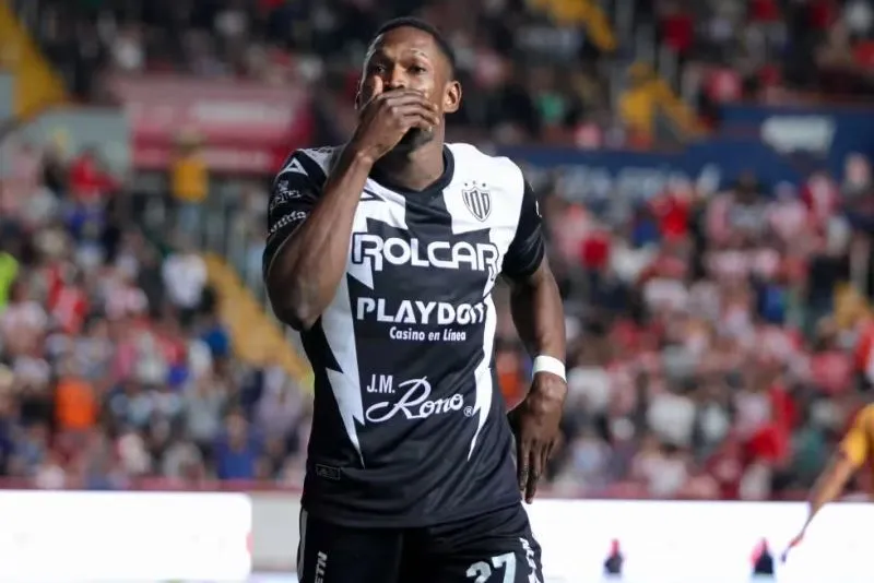 Diber Cambindo todavía desconoce su futuro | MEXSPORT