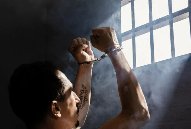 Especialistas detallan que se están violando los derechos humanos de los detenidos / FREEPIK