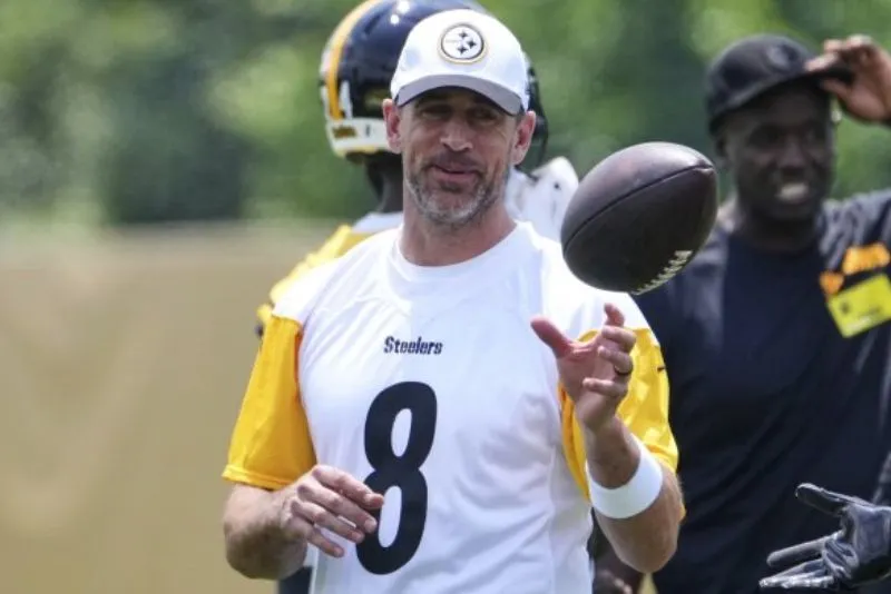 Aaron Rodgers va por su inicio número 246 | AP