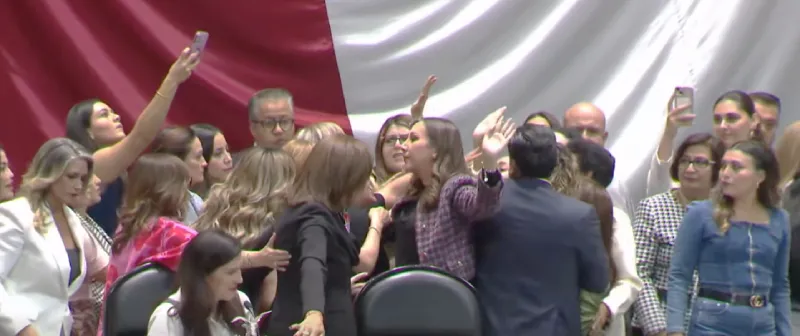 Lo manotazos y gritos no faltaron entre morenistas y panistas / Redes Sociales