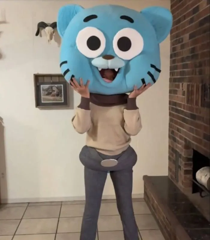 Los disfraces de caricaturas y memes son lo de hoy / Redes Sociales