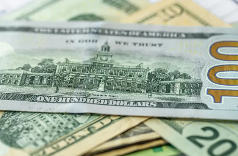 El peso mexicano continúa por debajo de los 19 pesos / FREEPIK