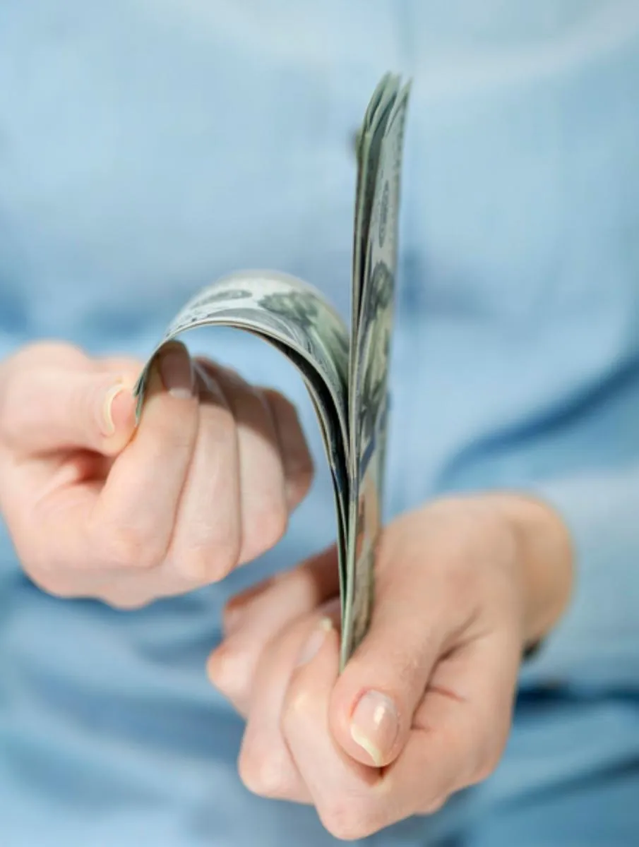 El peso se mantiene estable ya que no hay grandes cambios en el mercado bursatil / FREEPIK