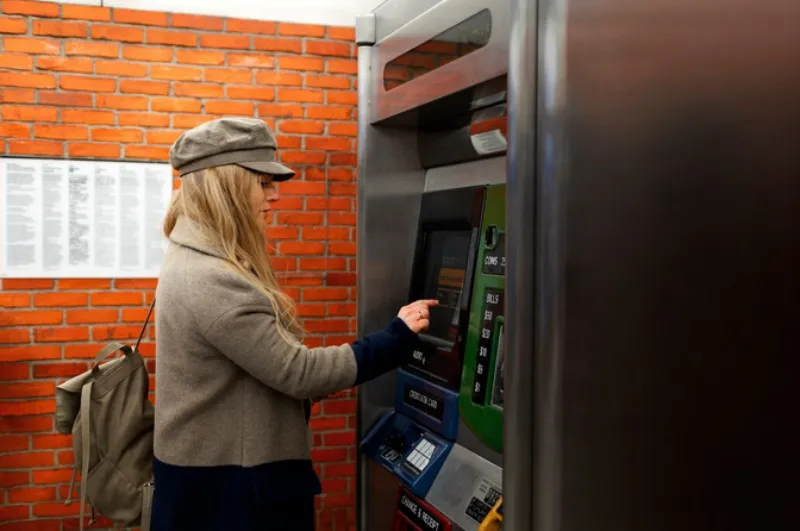 El peso se mantiene estable ya que no hay grandes cambios en el mercado bursatil / FREEPIK