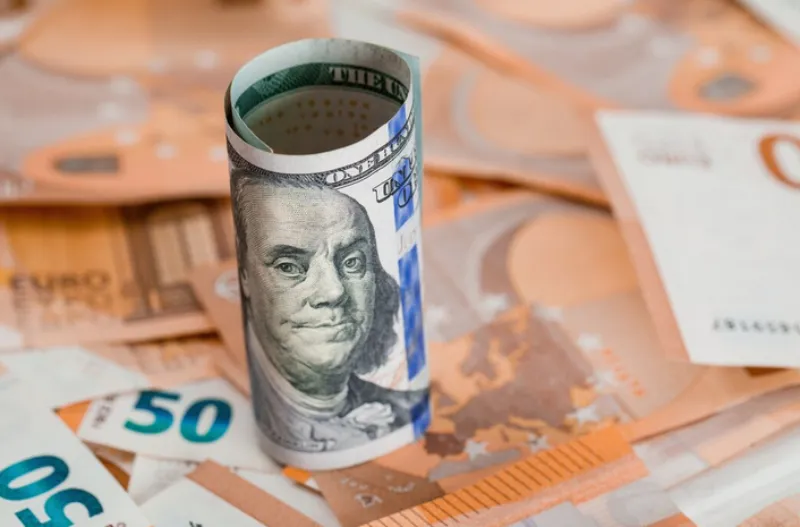 El peso se mantiene estable ya que no hay grandes cambios en el mercado bursatil / FREEPIK