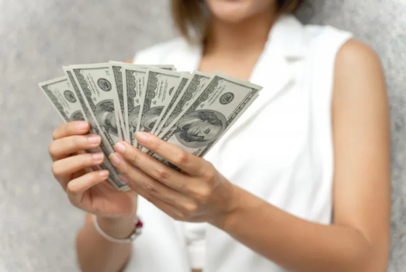 El peso se mantiene estable ya que no hay grandes cambios en el mercado bursatil / FREEPIK