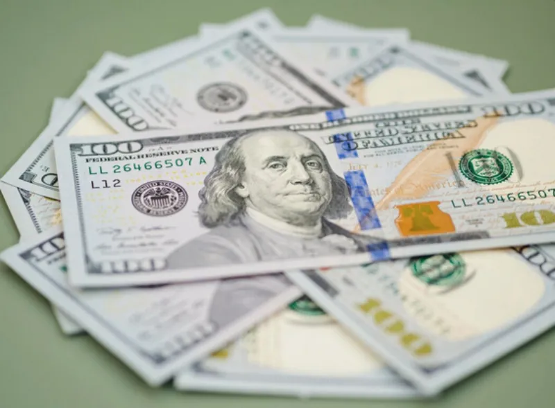 El peso está resistiendo a los cambios de mercados y alza de aranceles / FREEPIK