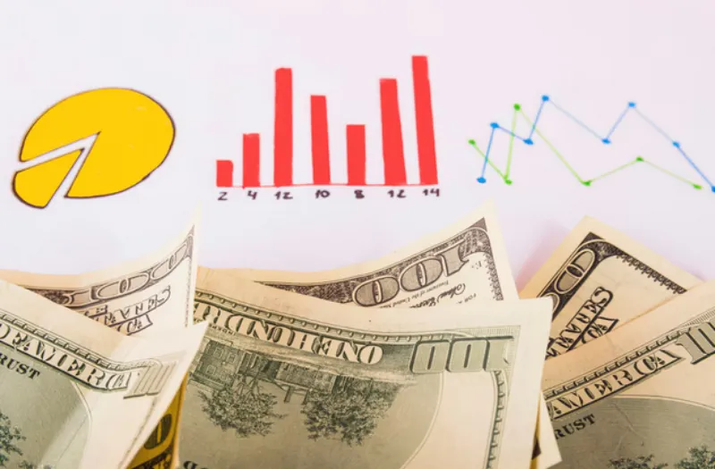 El peso se mantiene fuerte frente al dólar este jueves / FREEPIK