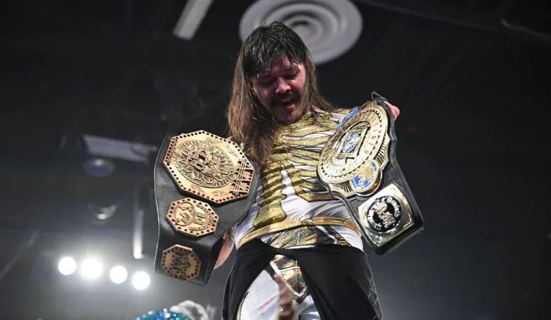 Dom celebra tras ganar el Megacampeonato | AAA