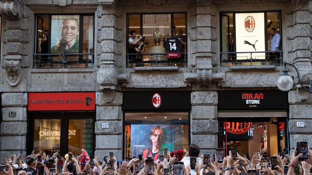 La afición se presentó a la presentación de Modric | AP