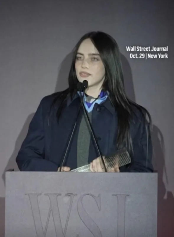 Durante la entrega de un premio, la cantante pidió el apoyo de billonarios / Redes Sociales