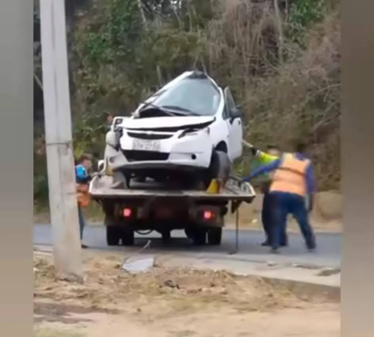 El auto de Joselyn Encalada quedó completamente destruido / Redes Sociales