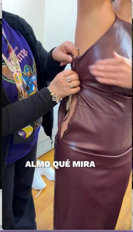 La gente de vestuario tuvo que colocarle un cierre nuevo en corto tiempo / Redes Sociales