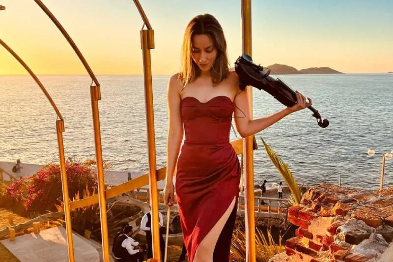 La violinista se ha destacado por su talento y participación con diversos proyectos musicales profesionales. / @esmeralda_canape
