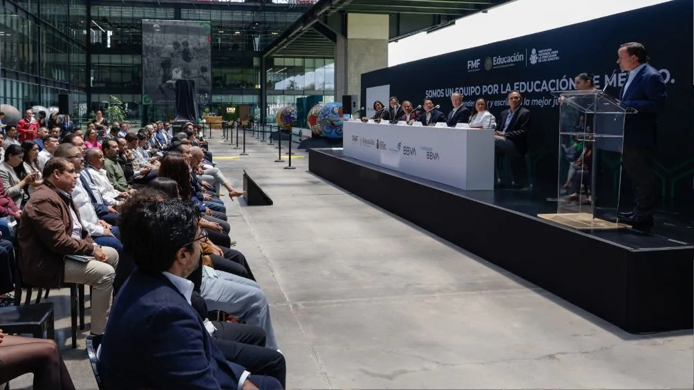 Se firmó un convenio histórico entre la SEP, INEA y la FMF | @FMF