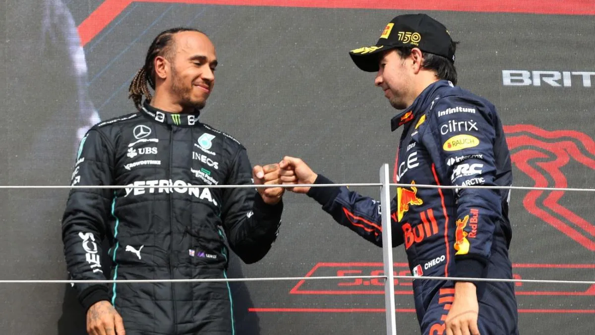 Hamilton y Checo Pérez | AP