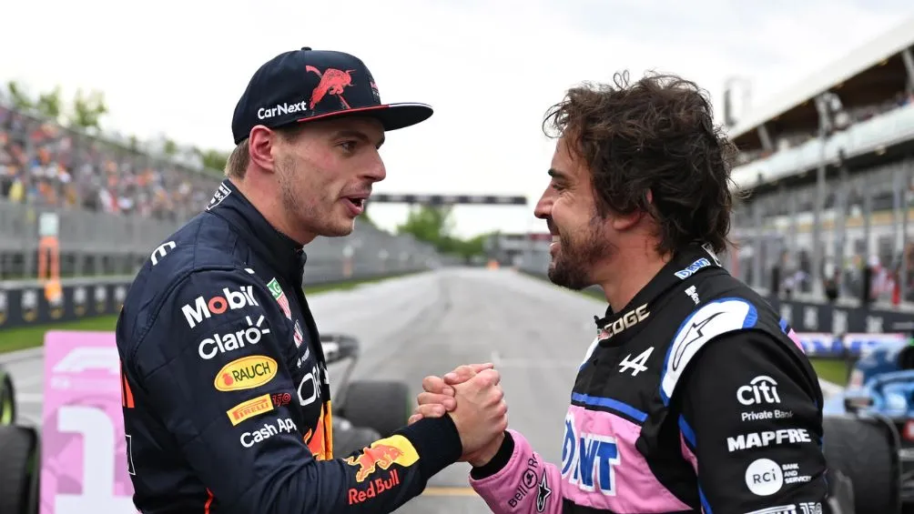Alonso junto a Max Verstappen | AP