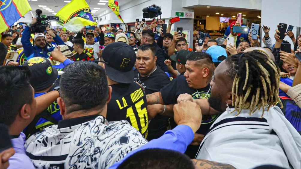 Sain-Maximin fue recibido por la afición azulcrema | MEXSPORT