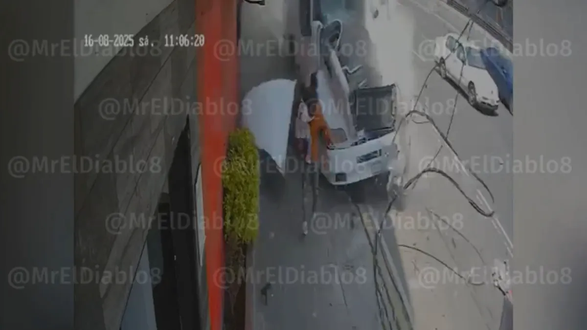 El papá corrió para salvar a su hija, mientras la mamá estaba en el suelo / Redes Sociales