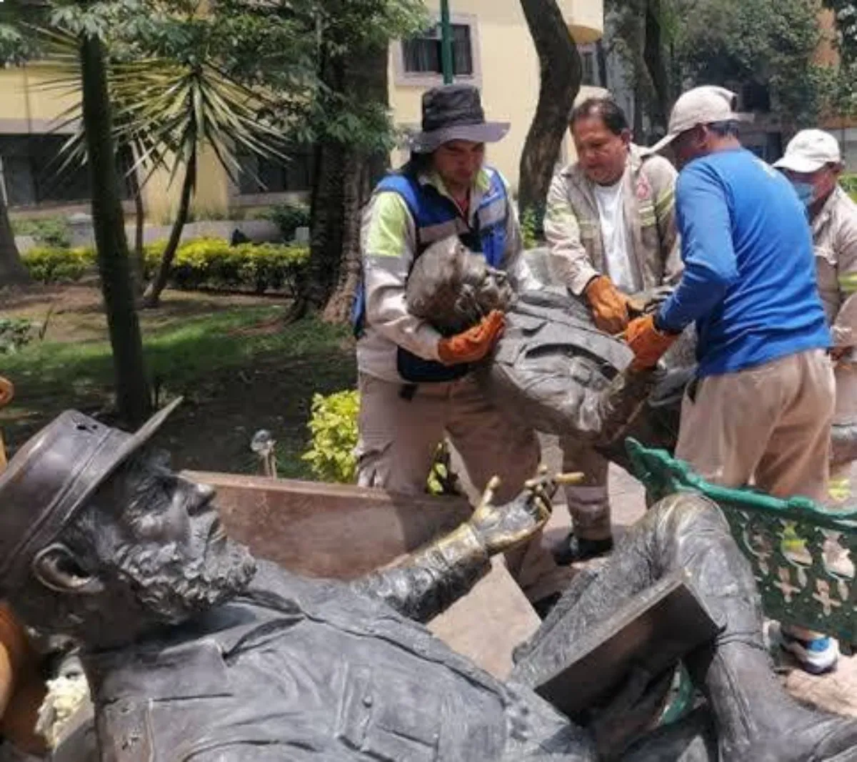 Las autoridades buscarán al responsable de la remoción de las estatuas / Redes Sociales