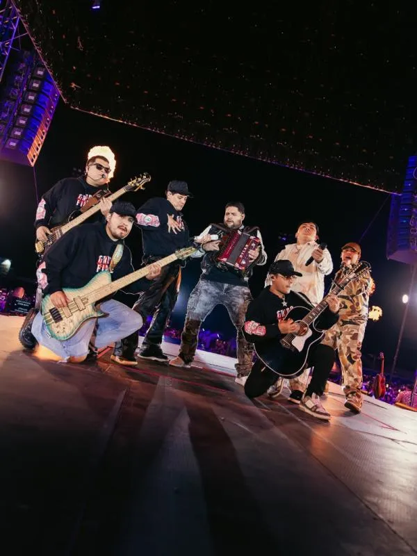 Al final, sí cantó 'Se fue la pantera' pues no sería multado / FB: @GrupoFirmeOficial