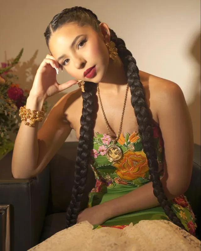 La cantante ha sido blanco de críticas por su relación con Nodal / IG: @angela_aguilar_